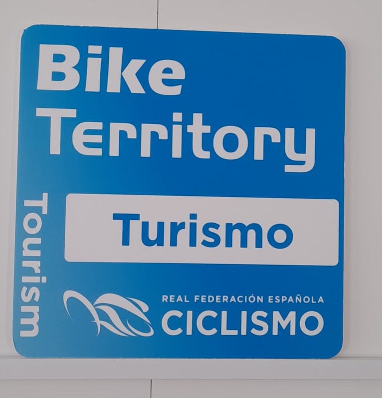 Mojácar Council continues to push forward on its strategy of promoting sports tourism with the installation of Bike Territory signage at five establishments in the municipality