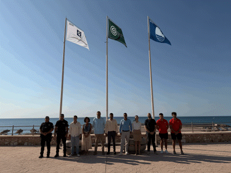 Mojácar Council has held the official ceremony to raise the six Blue Flags that will fly this summer on the beaches of Marina de la Torre, El Descargador, Piedra Villazar, El Cantal, Lance Nuevo, and Venta del Bancal–Ventanicas.